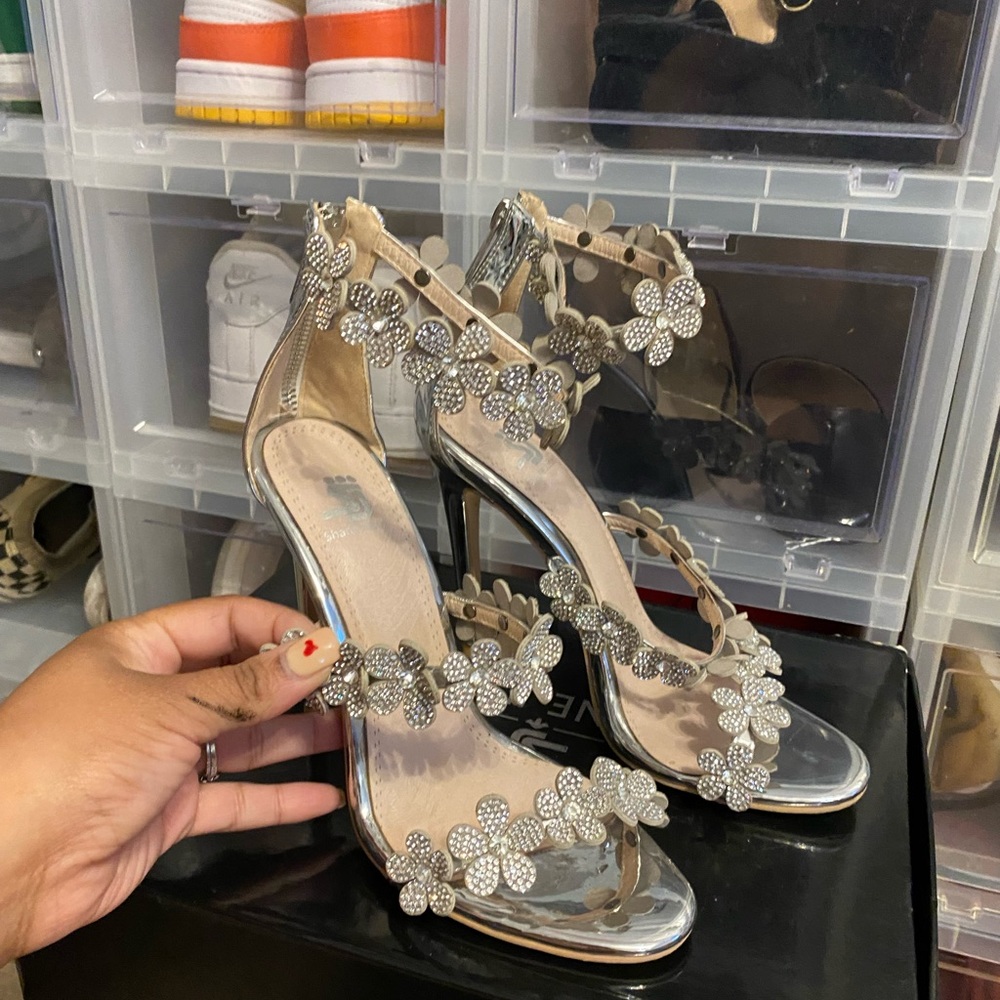 Shane Justin Crystal Flower Heels